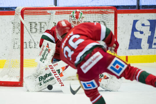 MoDos målvakt Lassi Lehtinen innan ishockeymatchen i SHL