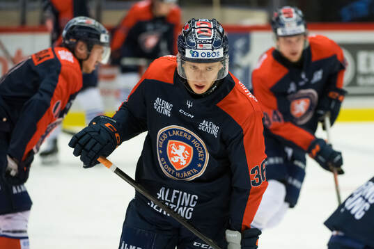 Växjös Elias Rosén innan ishockeymatchen i SHL mellan