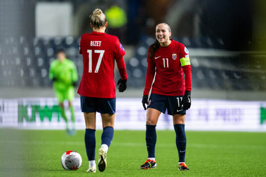 Celin Bizet Ildhusøy and Guro Reiten of Norway