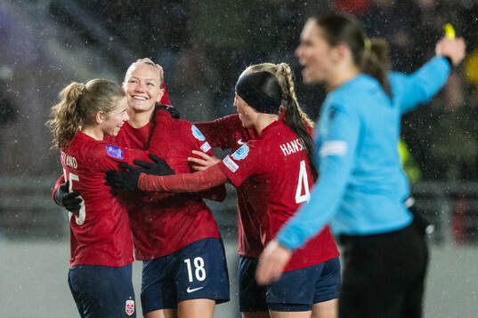 Frida Leonhardsen Maanum of Norway celebrates with team