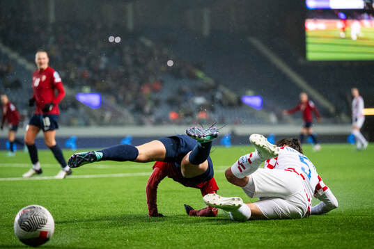 Tuva Hansen of Norway and Kristina Nevrkla of Croatia