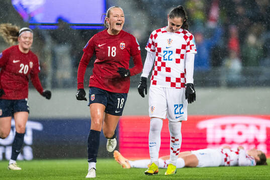 Frida Leonhardsen Maanum of Norway celebrates
