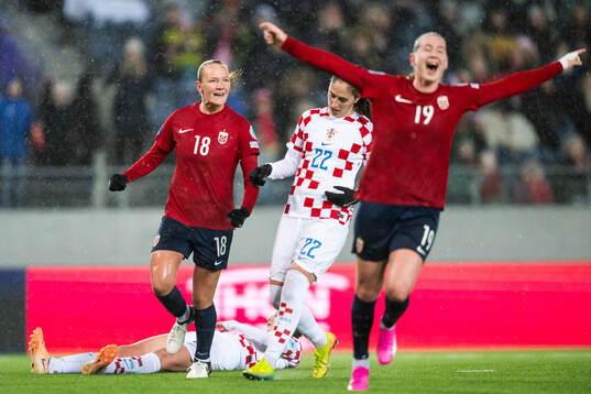 Frida Leonhardsen Maanum of Norway celebrates