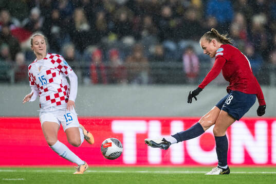 Frida Leonhardsen Maanum of Norway scores 5-0