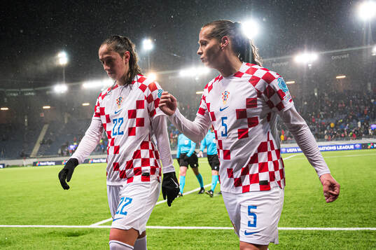 Izabela Lojna and Kristina Nevrkla of Croatia