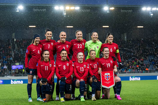 The starting eleven of Norway, from the top left; Tuva