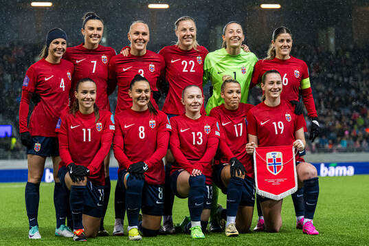 The starting eleven of Norway, from the top left; Tuva