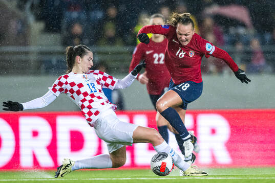Tea Vračević of Croatia and Frida Leonhardsen Maanum of