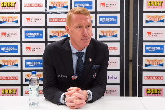 Växjös tränare Jörgen Jönsson på presskonferensen