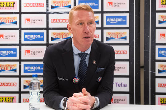 Växjös tränare Jörgen Jönsson på presskonferensen