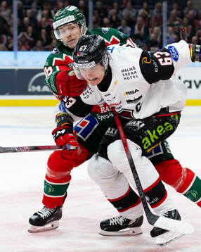 Frölundas Linus Öberg och Malmö Redhawks Fredrik