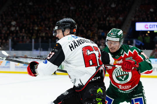 Malmö Redhawks Fredrik Händemark och Frölundas Linus