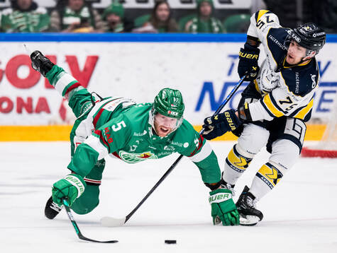 Rögles Ludvig Claesson och HV71s Radan Lenc