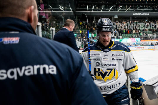 HV71s Simon Önerud deppar
