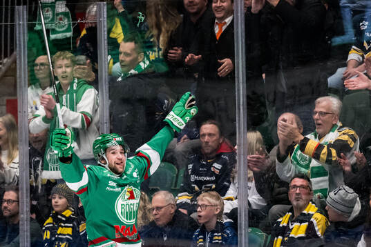 Rögles Lukas Ekeståhl-Jonsson jublar