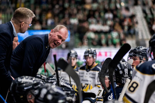 HV71s tränare Johan Lindbom