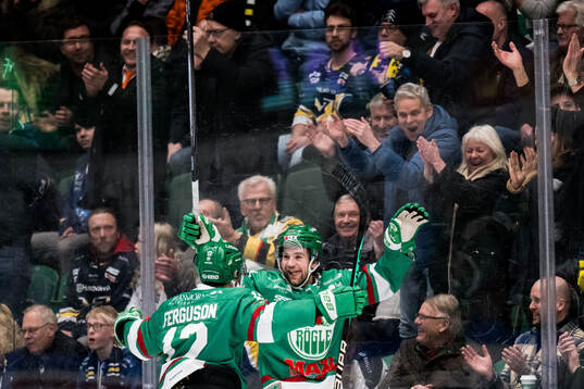 Rögles Lukas Ekeståhl-Jonsson jublar