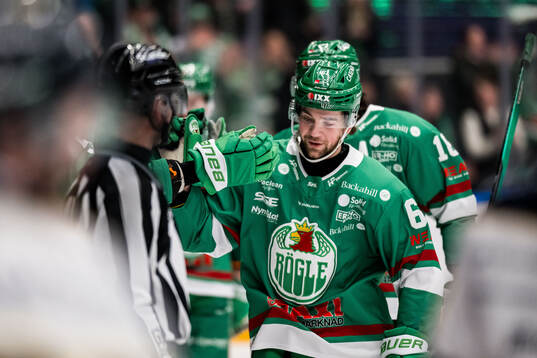Rögles Lukas Ekeståhl-Jonsson jublar