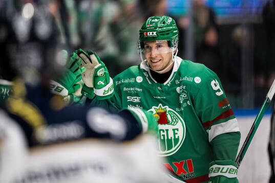 Rögles Adam Tambellini jublar