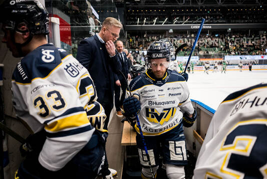 HV71s Mattias Tedenby deppar