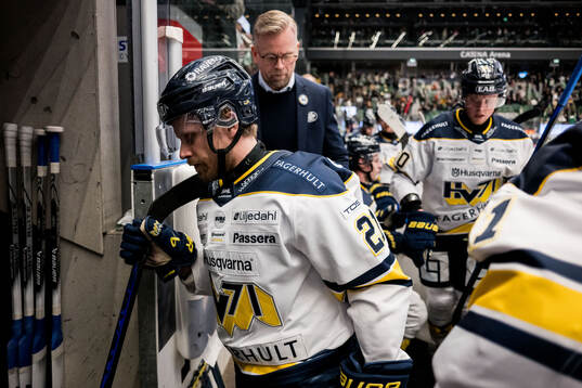 HV71s Mattias Tedenby deppar