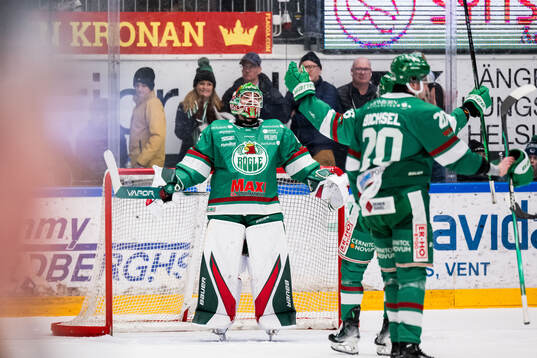 Rögles målvakt Christoffer Rifalk jublar