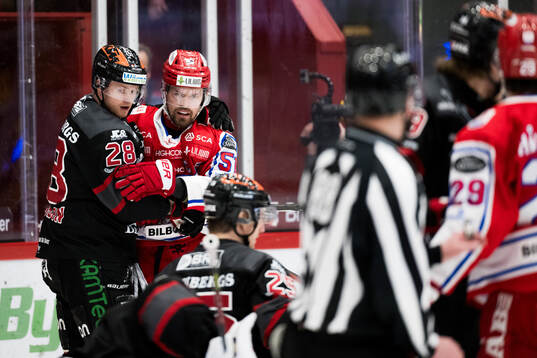 Örebros Linus Arnesson och Timrås Anton Lander