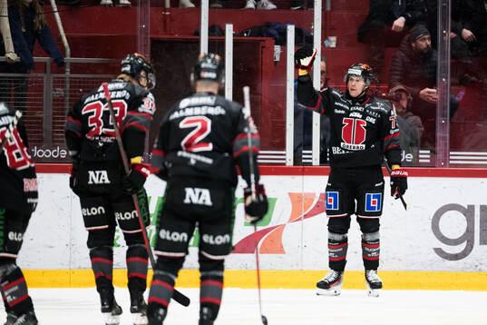 Örebros Oliver Eklind jublar