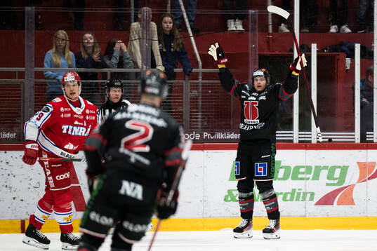 Örebros Oliver Eklind jublar