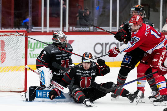 Örebros målvakt Jhonas Enroth och Robert Leino och