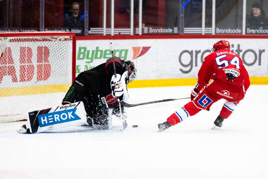 Timrås Jonathan Dahlén missar straff mot Örebros