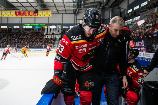 Luleås Oscar Eklind får hjälp