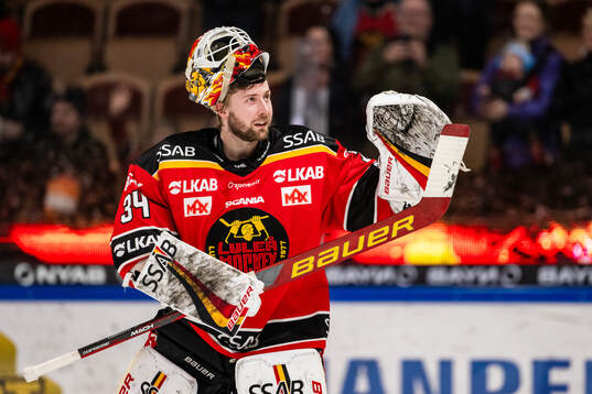 Luleås målvakt Joel Lassinantti jublar