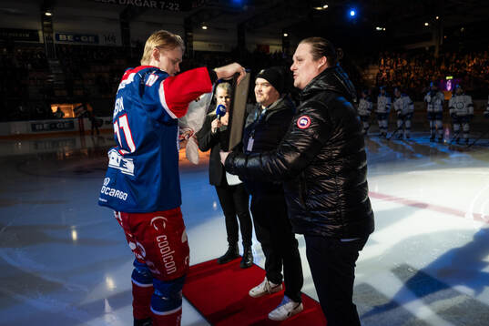 Oskarshamns Hampus Karlsson tilldelas priset Gyllene Steget