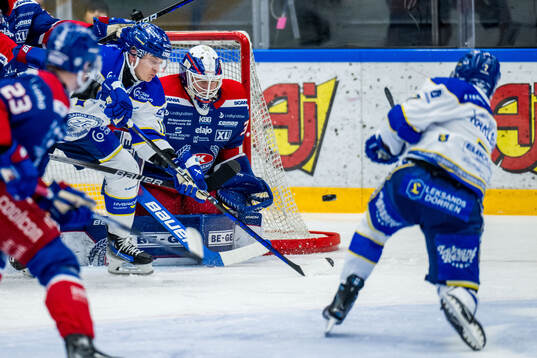 Oskarshamns målvakt Emil Kruse och Leksands Martin Karlsson