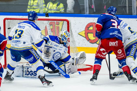 Oskarshamns Olli Palola gör här 2-2