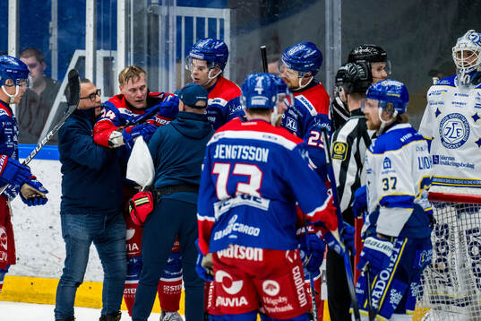 Oskarshamns Olli Palola lämnar planen