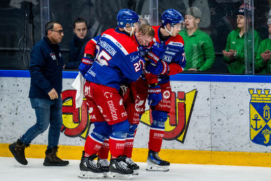 Oskarshamns Olli Palola lämnar planen