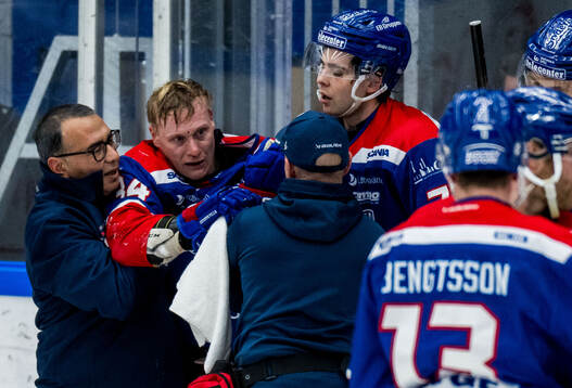 Oskarshamns Olli Palola lämnar planen