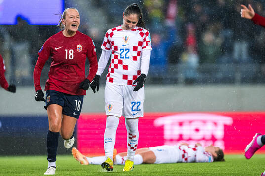 Frida Leonhardsen Maanum of Norway celebrates