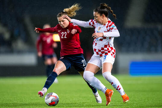Sophie Roman Haug of Norway and Ružica Krajinović of