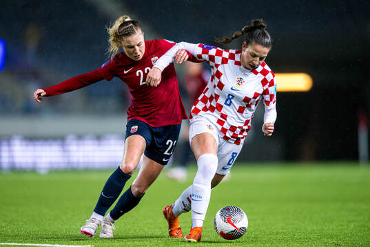 Sophie Roman Haug of Norway and Ružica Krajinović of