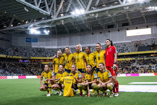 The starting eleven of Sweden pose for a photo as the hold