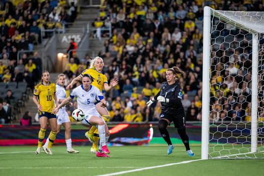 Marija Milinkovic and goalkeeper Envera Hasanbegovic of