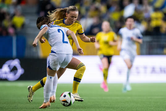 Ena Sabanagic of Bosnia and Herzegovina and Matilda Vinberg