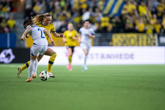 Ena Sabanagic of Bosnia and Herzegovina and Matilda Vinberg