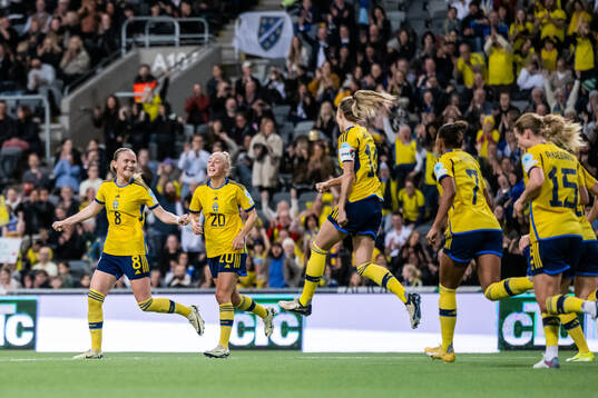 Matilda Vinberg of Sweden celebrates with Hanna Bennison,