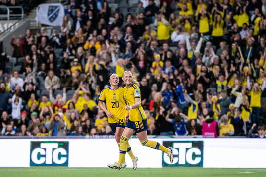 Hanna Bennison celebrates with Matilda Vinberg of Sweden