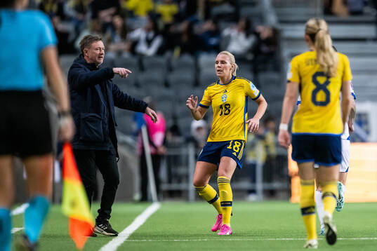 Head coach Peter Gerhardsson and Josefine Rybrink of Sweden