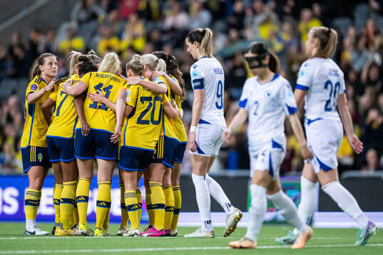 Matilda Vinberg of Sweden celebrates with team mates